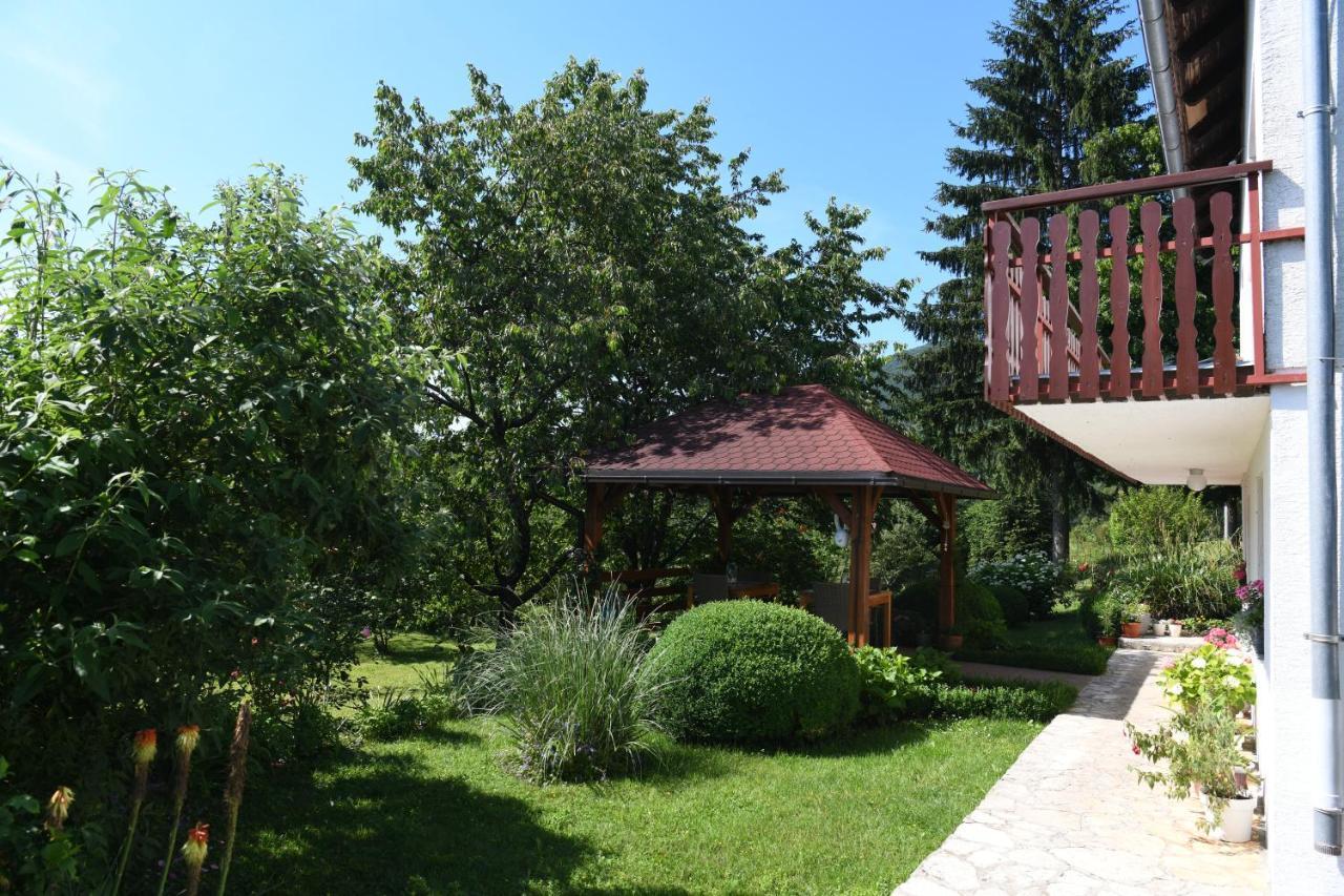 Apartment And Rooms Ivancica Selište Drežničko Eksteriør bilde