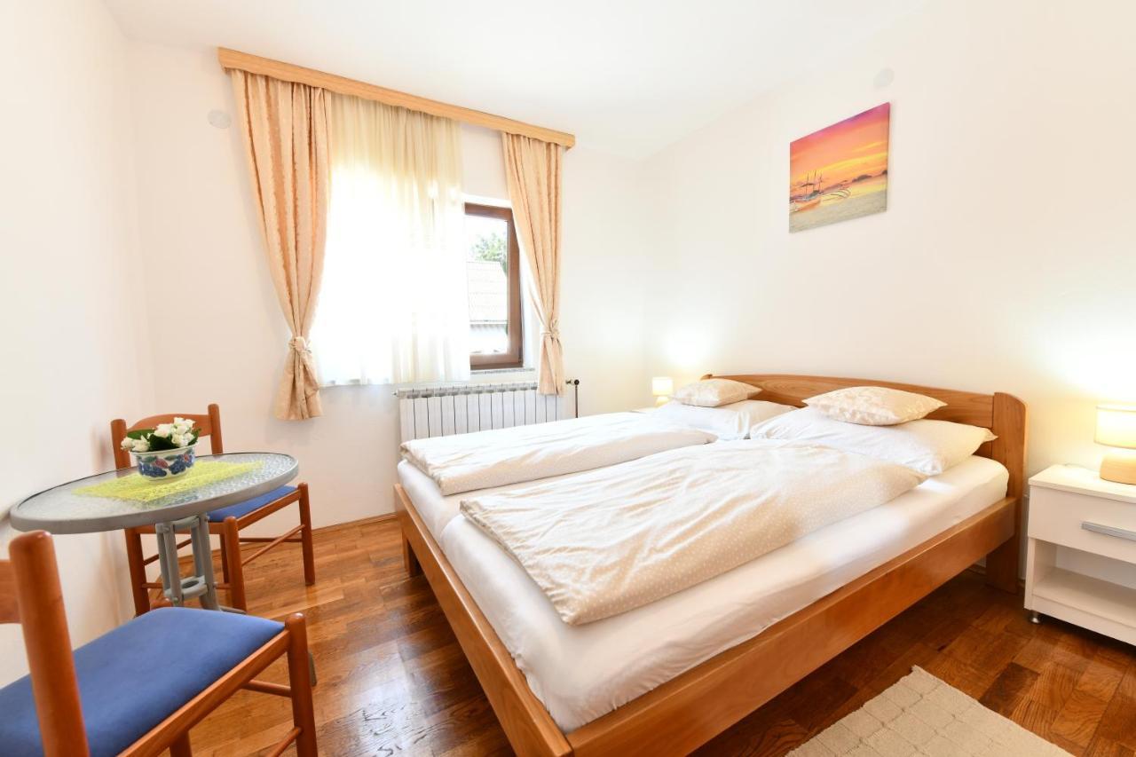 Apartment And Rooms Ivancica Selište Drežničko Eksteriør bilde