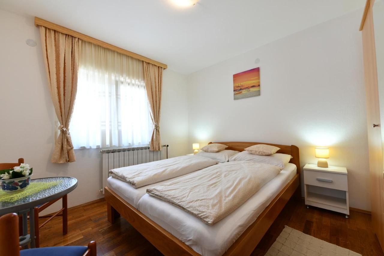 Apartment And Rooms Ivancica Selište Drežničko Eksteriør bilde