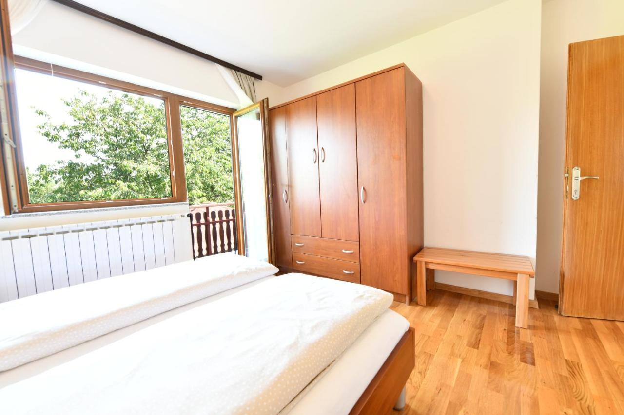 Apartment And Rooms Ivancica Selište Drežničko Eksteriør bilde