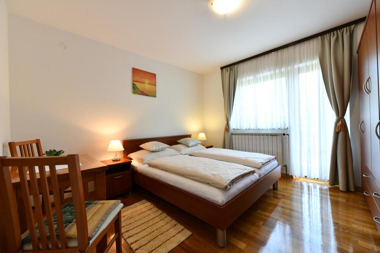 Apartment And Rooms Ivancica Selište Drežničko Eksteriør bilde