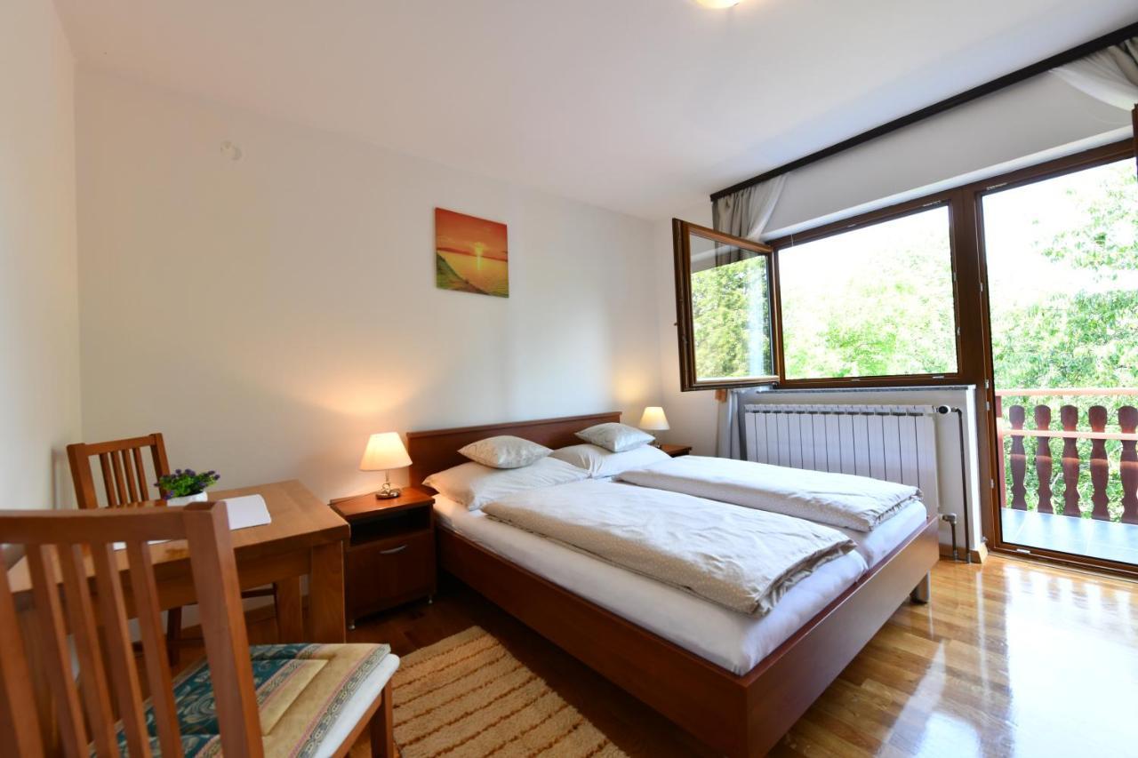 Apartment And Rooms Ivancica Selište Drežničko Eksteriør bilde