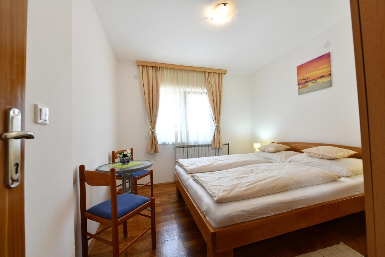 Apartment And Rooms Ivancica Selište Drežničko Eksteriør bilde