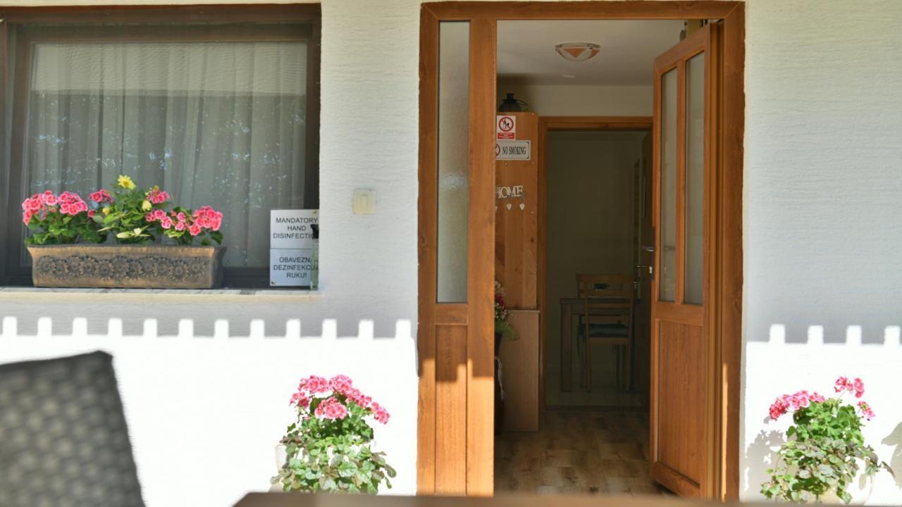 Apartment And Rooms Ivancica Selište Drežničko Eksteriør bilde